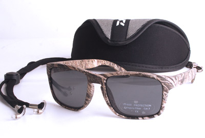 Details about   Daiwa Infinity Camo Polarized Sunglasses Case & Lanyard